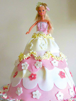 Azita Shariati älskar att skapa figurtårtor. Här är Barbietårtan till hennes mans systerdotters födelsedag. 